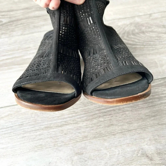 Vince Camuto Keannie Leather Open toe Stacked Block Heel Sandal - Picture 5 of 13